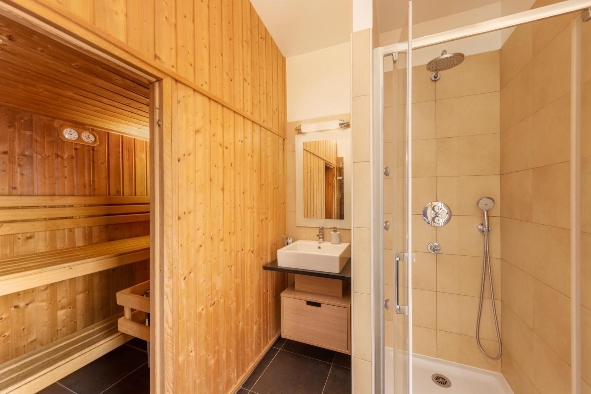 Center Parcs Les Trois Forets Аттиньи Экстерьер фото