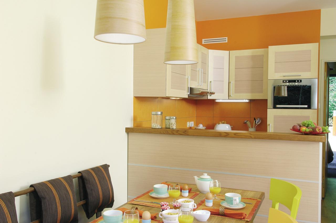 Center Parcs Les Trois Forets Аттиньи Экстерьер фото